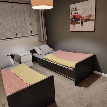 3 Bed House In Walsall, Perfect For Contractors & Leisure & Free Parking Екстер'єр фото